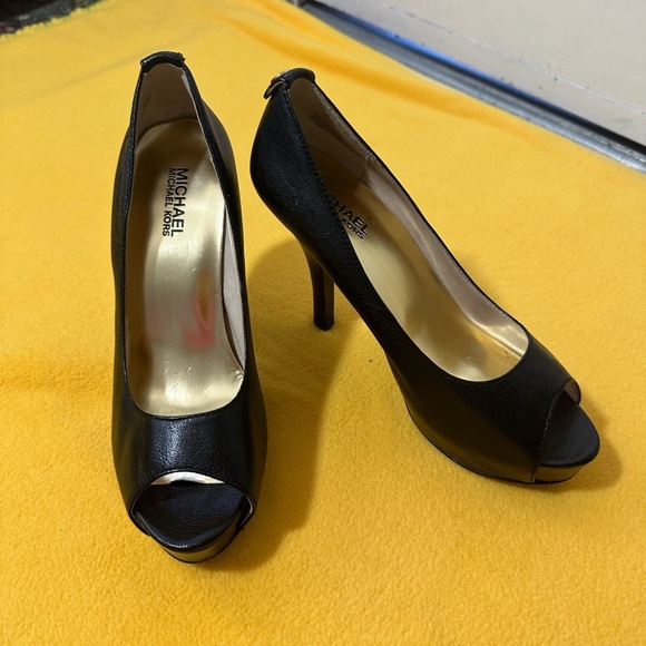 Michael Kors Black Peep Toe Heels size 7 1/2 - Picture 8 of 8